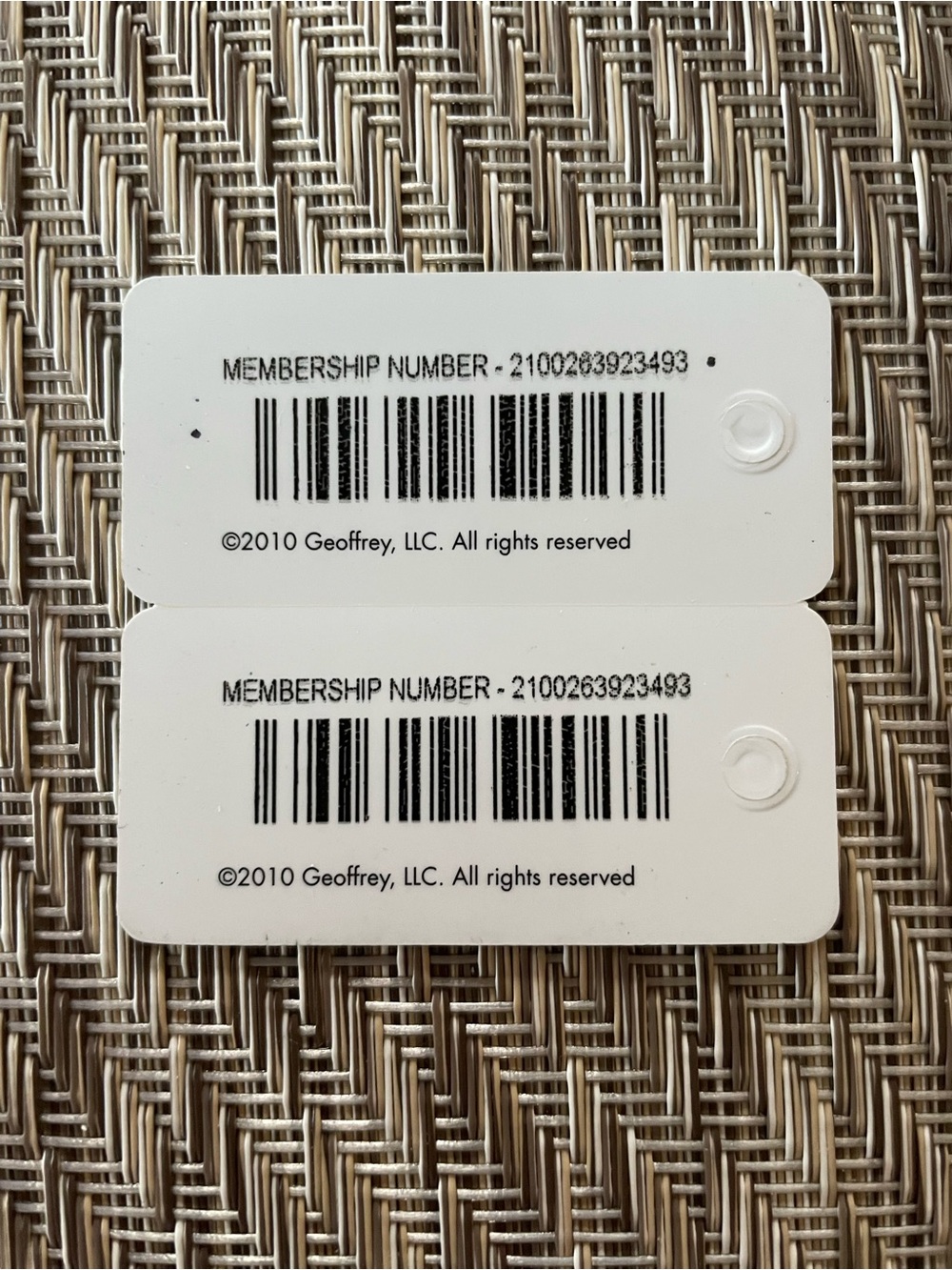 Vintage Toys R US Babies R US Rewards R US Keychain Rewards Cards - Picture 2 of 2